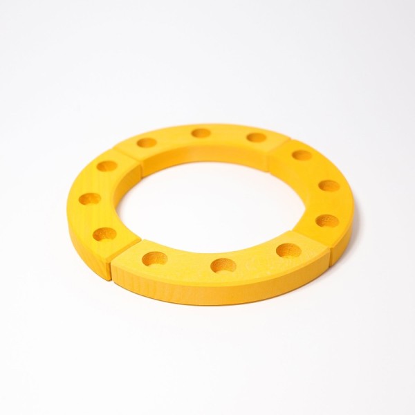 Small festive ring yellow