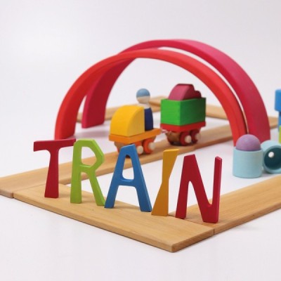 Gioco di costruzione di treni in legno