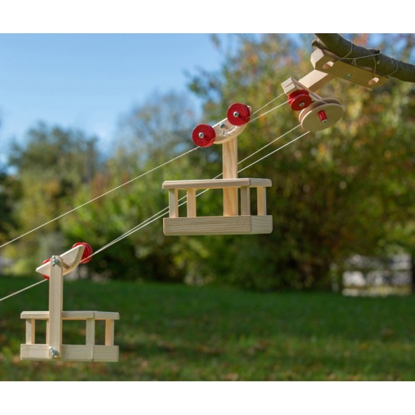 Large cable car set: 2 gondolas with mountain station